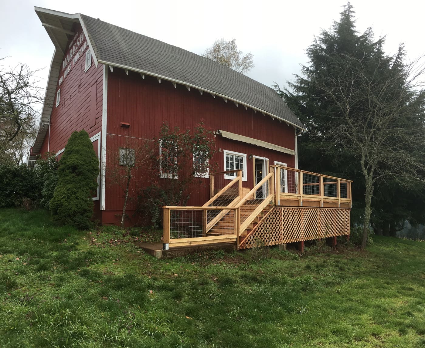 Grove Vineyard tasting room deck
